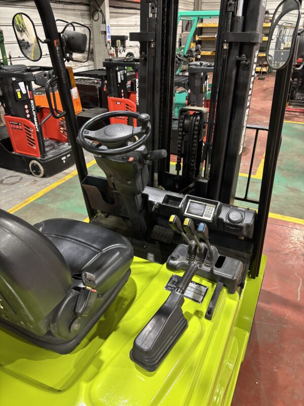 Clark GEX30 Electric Counterbalance F651